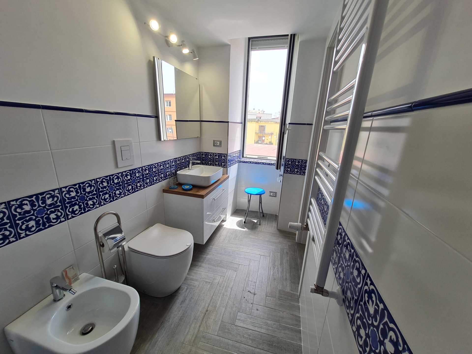 Bagno privato della camera Ciclope con doccia e sanitari